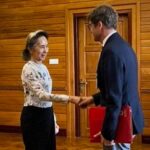 Myanmar’s Aung San Suu Kyi Meets International Red Cross Official in Rare Public Contact
